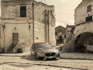  Ekranowy debiut Jaguara XF